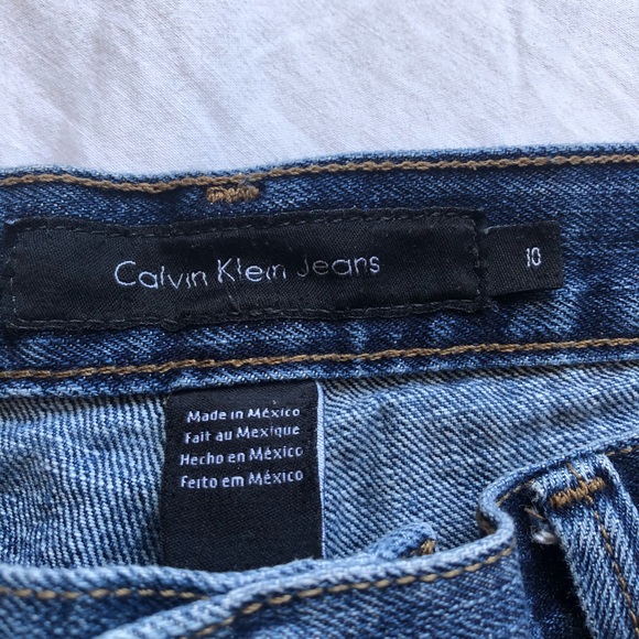 Size 10 Calvin Klein shorts - Picture 3 of 3